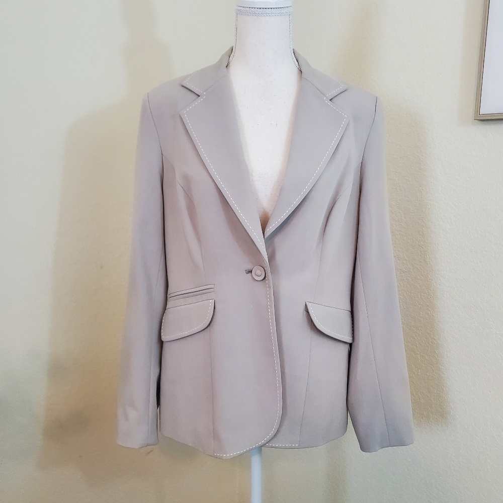 CAbi Light Beige Single-Button Blazer with Contrast Topstitching